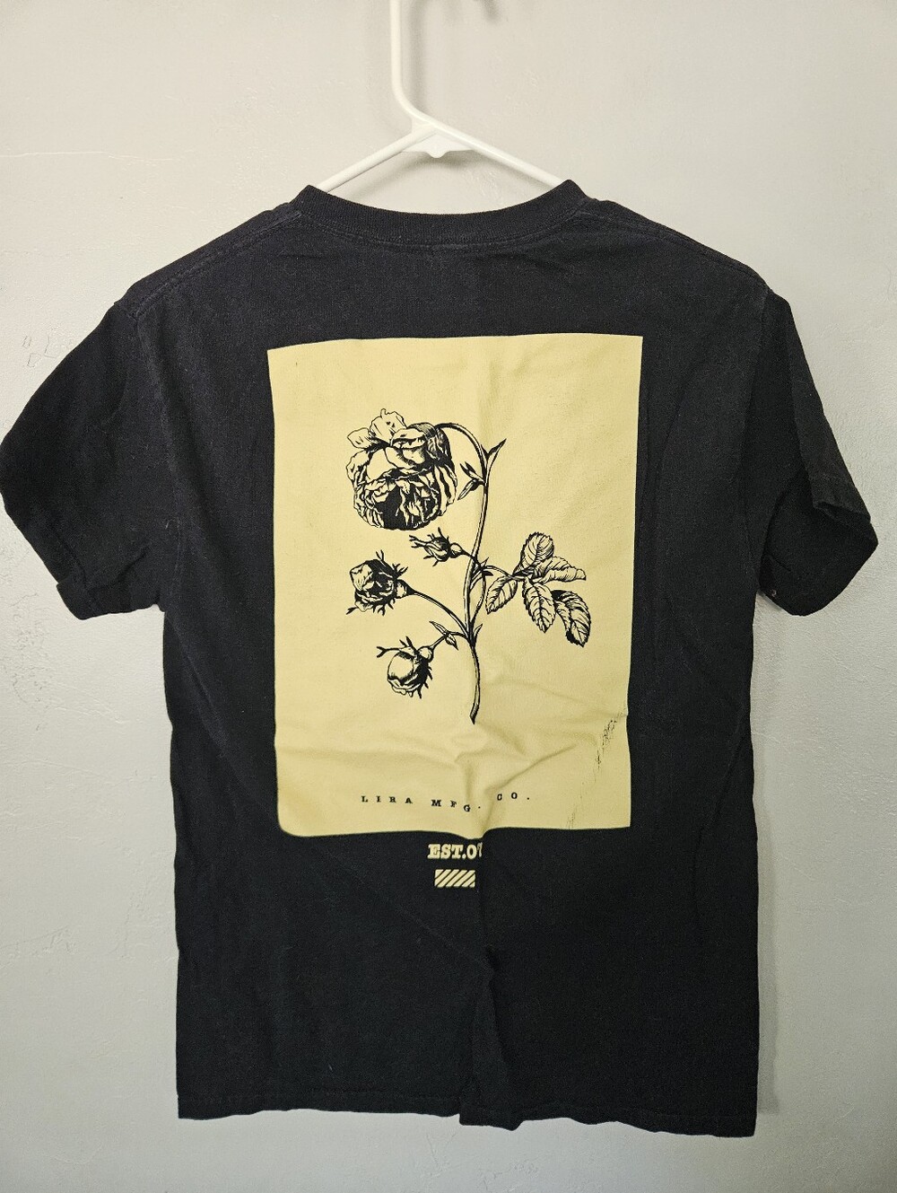 Lira Mfg. Men's Small Black Short Sleeve Beige Rose Graphic Tee T-shirt